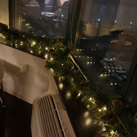 Christmas Decoration Wreath New in a Box, NWT - Picture 6 of 7